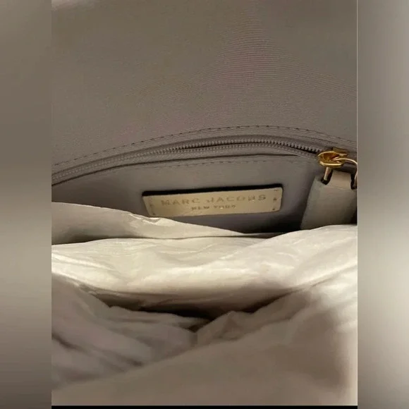 NWT Marc Jacobs Messenger White Leather with Gold accents Crossbody Purse - Picture 4 of 12